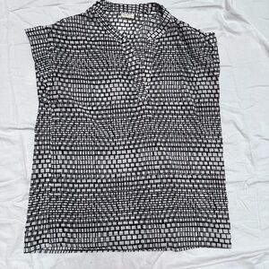 Sleeveless sheer split neck shirt